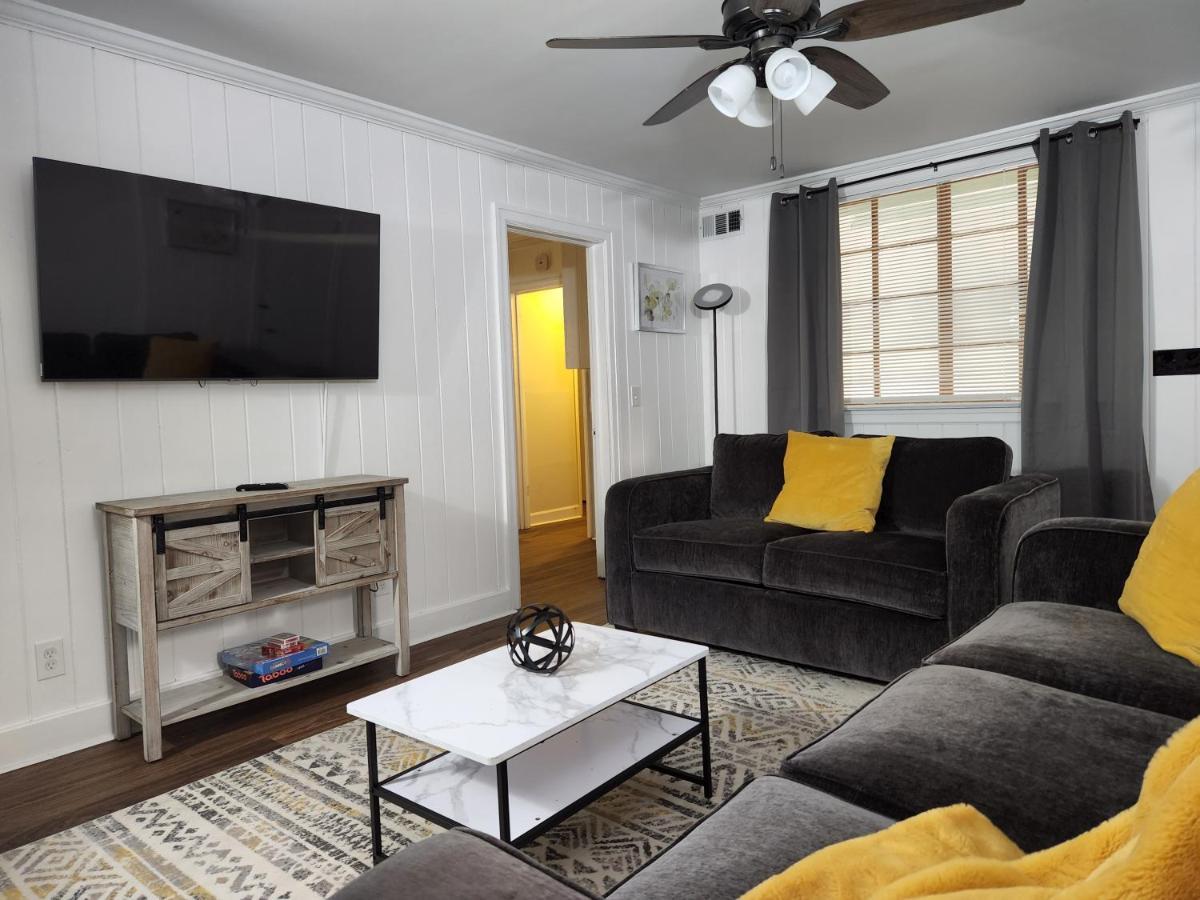Spacious Centrally Located 3 Bed 2 Bath - Sleeps 8 Montgomery Dış mekan fotoğraf