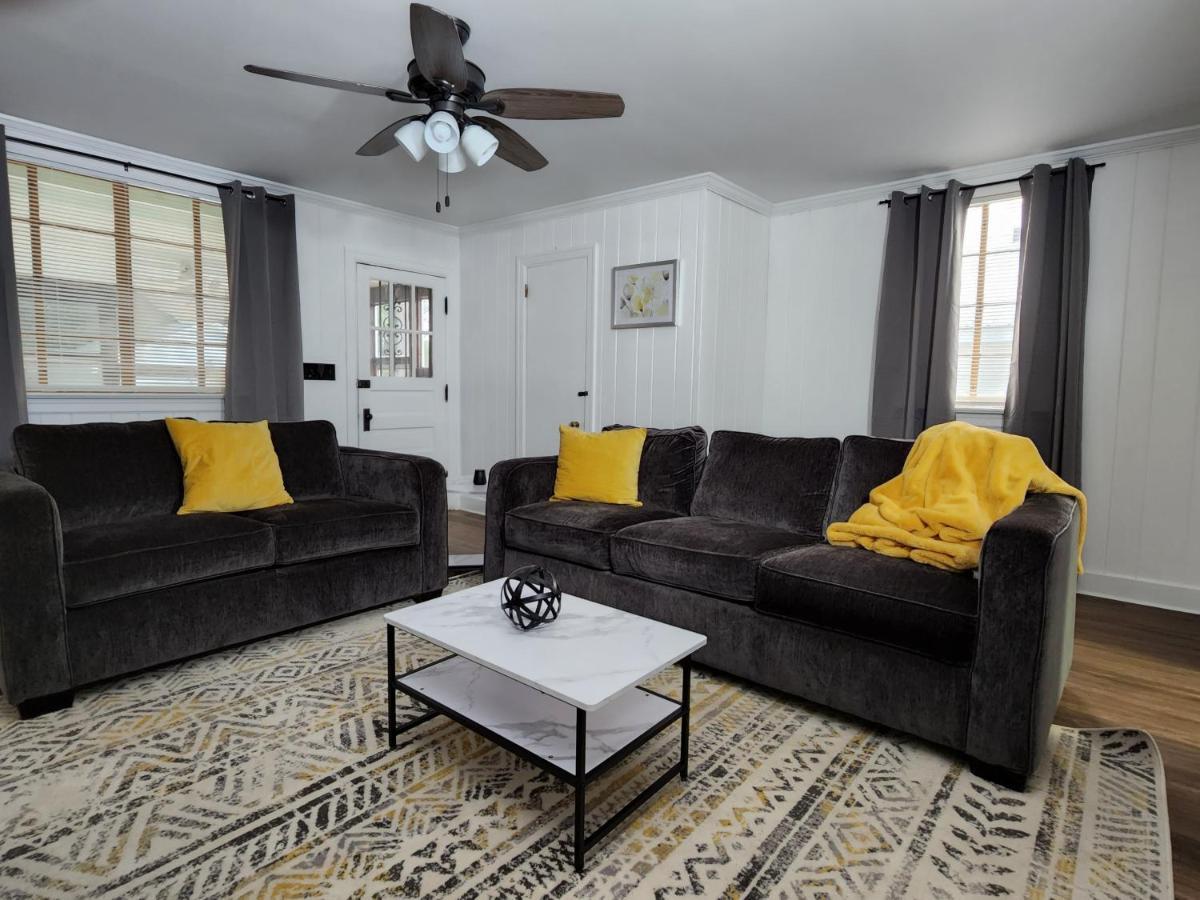Spacious Centrally Located 3 Bed 2 Bath - Sleeps 8 Montgomery Dış mekan fotoğraf