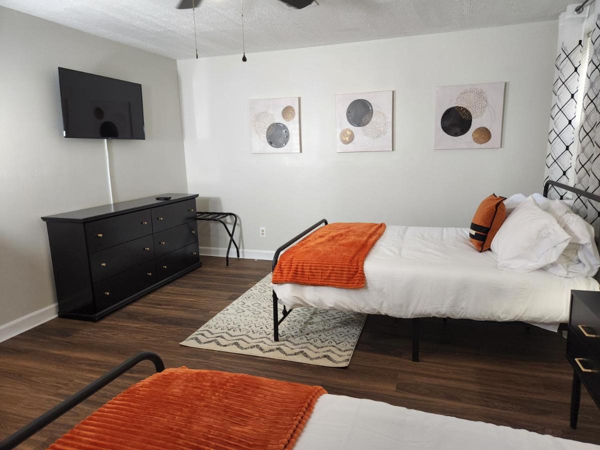 Spacious Centrally Located 3 Bed 2 Bath - Sleeps 8 Montgomery Dış mekan fotoğraf