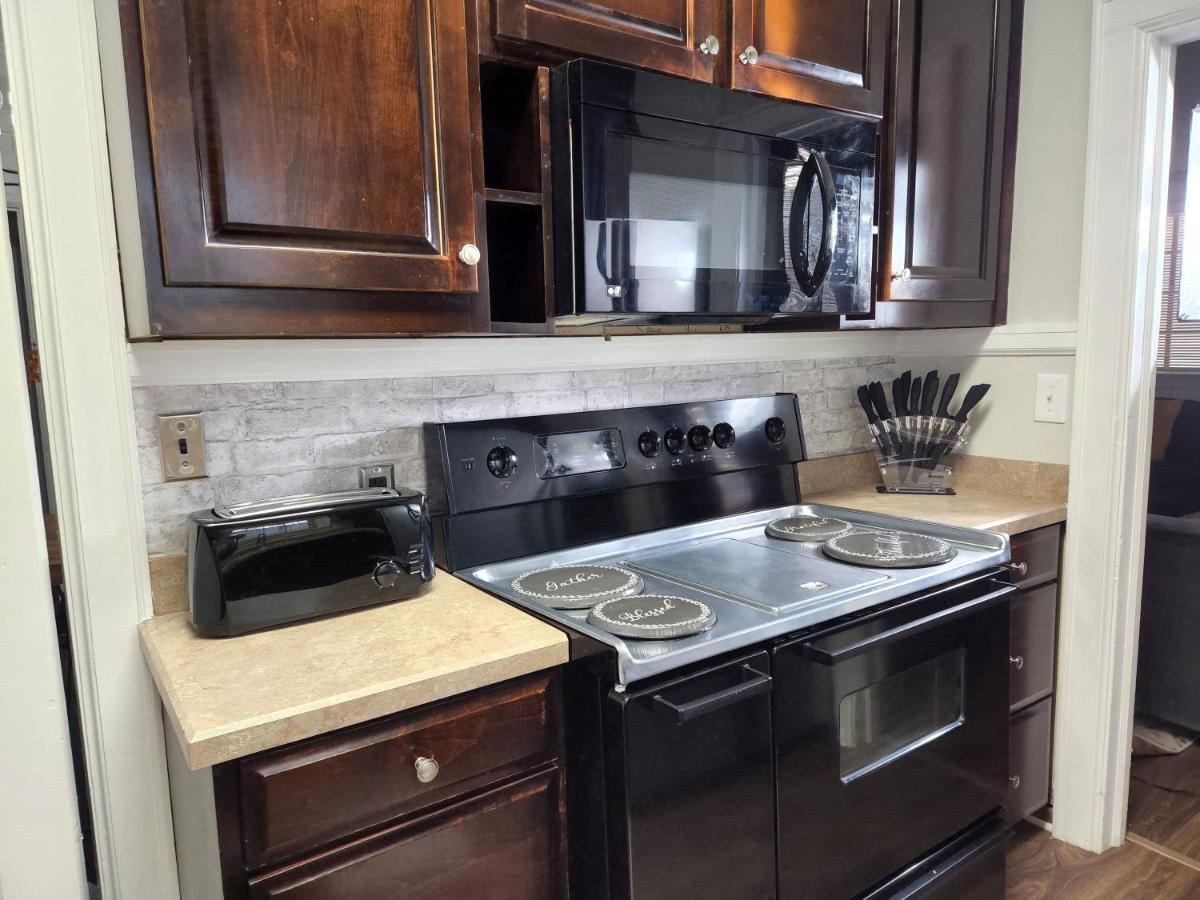 Spacious Centrally Located 3 Bed 2 Bath - Sleeps 8 Montgomery Dış mekan fotoğraf