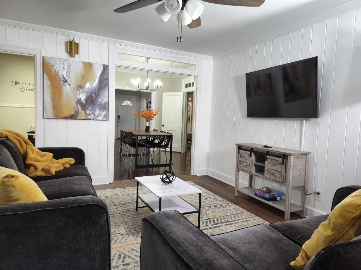 Spacious Centrally Located 3 Bed 2 Bath - Sleeps 8 Montgomery Dış mekan fotoğraf