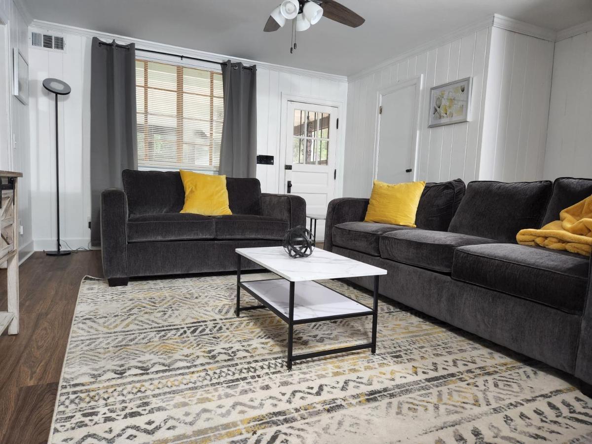 Spacious Centrally Located 3 Bed 2 Bath - Sleeps 8 Montgomery Dış mekan fotoğraf